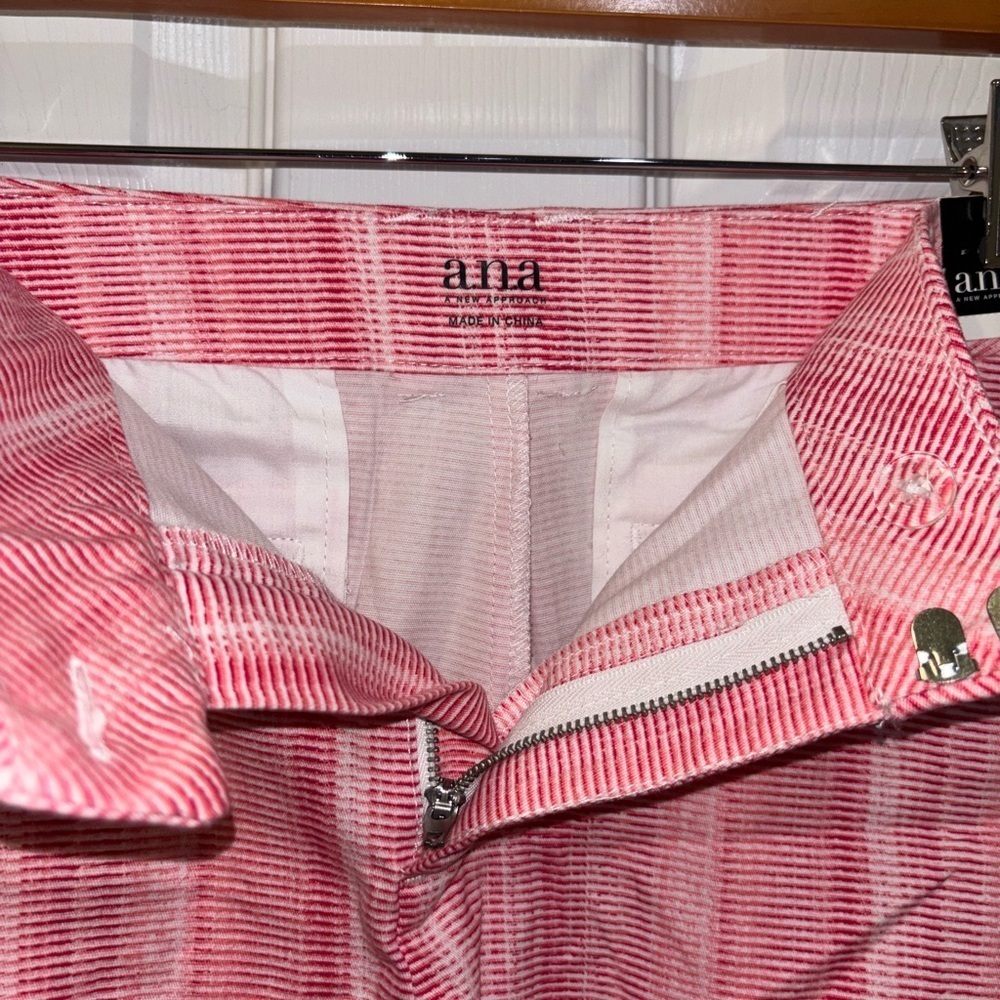 Women's SZ 12 Summer Shorts 2 Pairs - Picture 6 of 7